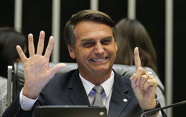 Jair Bolsonaro presidindo a sessão na Câmara