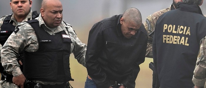 78757267_federal_police_agents_escort_adelio_bispo_de_oliveira_suspected_of_stabbing_brazilian_p