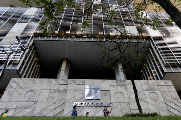 1_2019_06_15t133620z_1_lynxnpef5e09n_rtroptp_4_empresas_petrobras_arbitragem-401736