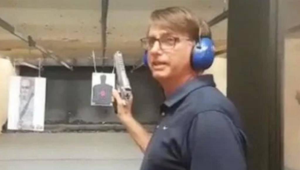 bolsonaro pistola