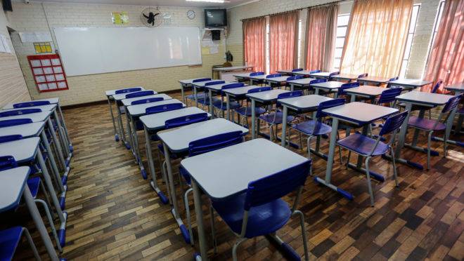 SALA DE AULA VASIA - ESCOLA HERLEY MEHL