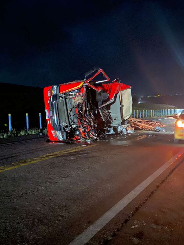 carreta vermelha 24 hs