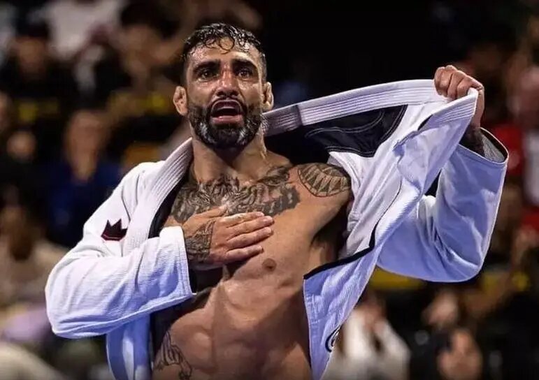 Campeao mundial de 22-jiu-jitsu-Leandro-Lo-e-baleado-na-cabeca-e-tem-morte-cerebral-confirmada