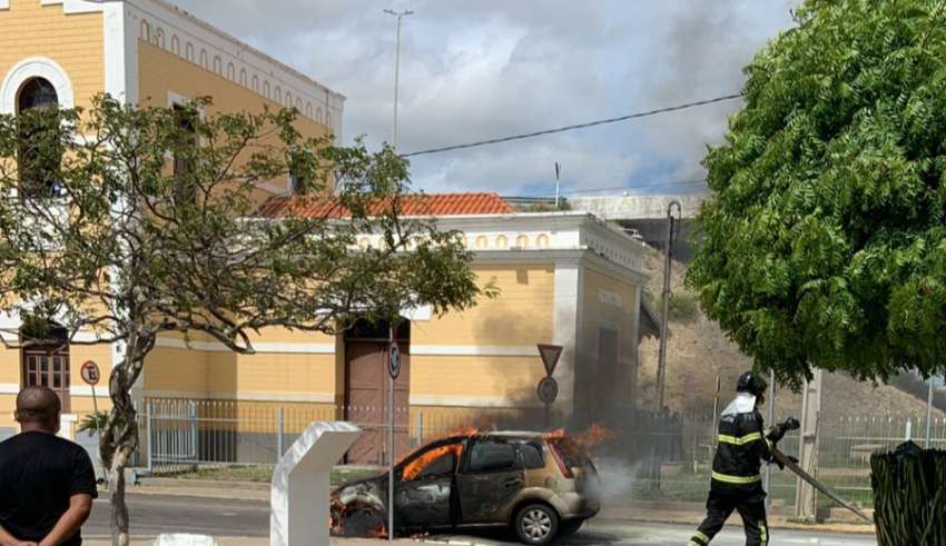 CARRO FOGO HJ _20230406_100159-850x491