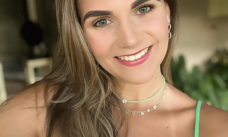 larissa piona Snapinsta.app_334823154_5808673985896738_8185742308277971607_n_1024-800x480
